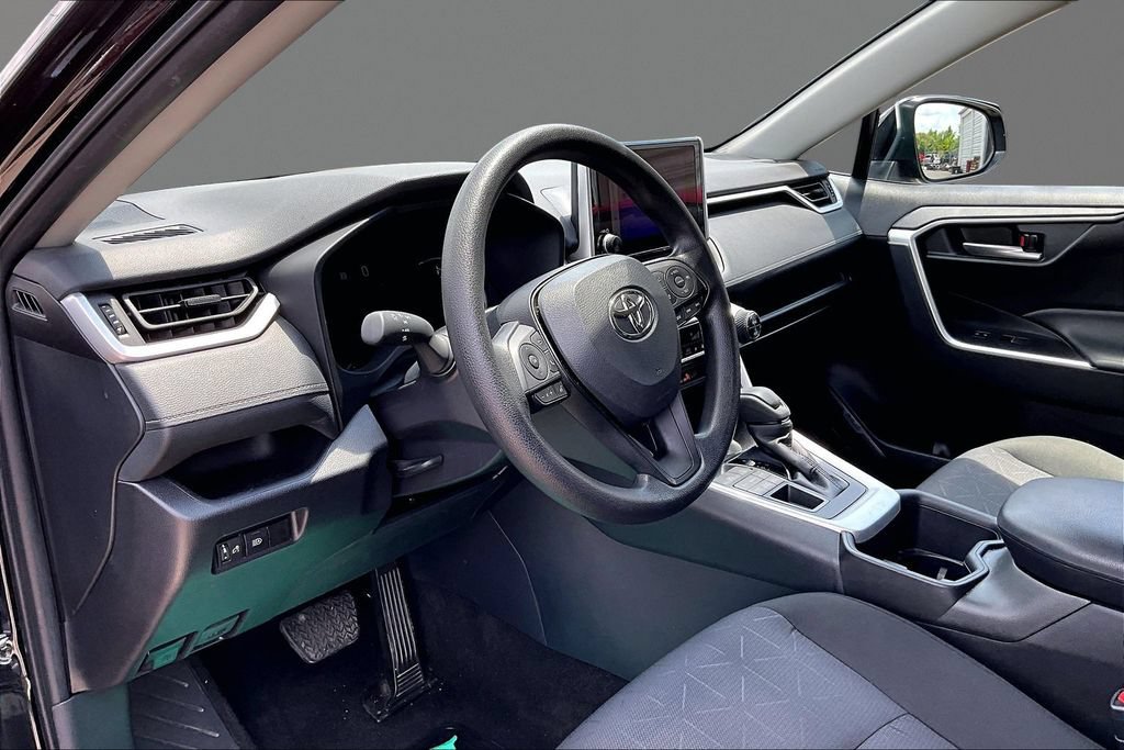 Used 2025 Toyota RAV4 XLE AWD/4WD image 13