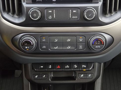 Used 2020 Chevrolet Colorado Z71 AWD/4WD image 14