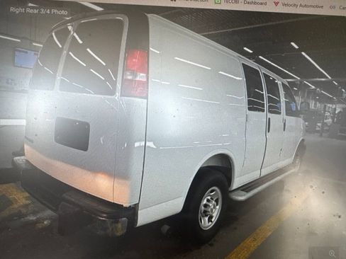 Used 2025 Chevrolet Express 2500 w/ Driver Convenience Package RWD image 3