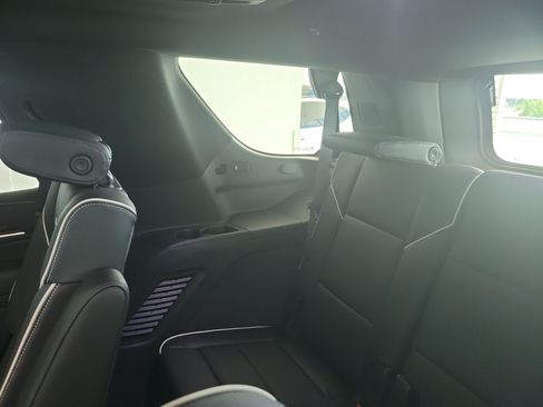 Used 2023 Cadillac Escalade Premium Luxury RWD image 13