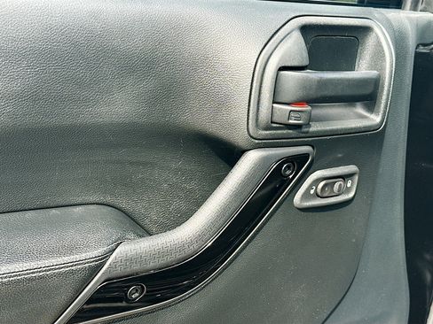 Used 2017 Jeep Wrangler Sahara image 16