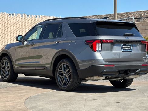 Used 2025 Ford Explorer ST-Line w/ ST-Line Street Pack AWD/4WD image 6