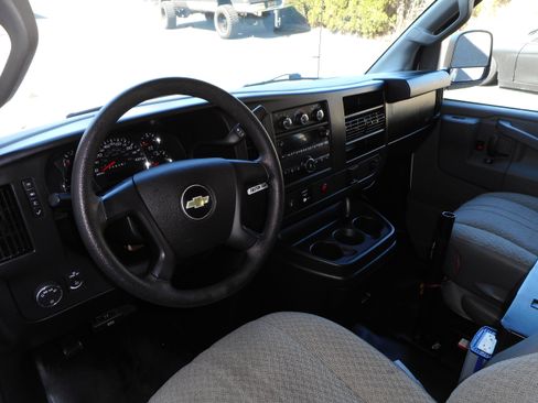 Used 2016 Chevrolet Express 2500 RWD image 12