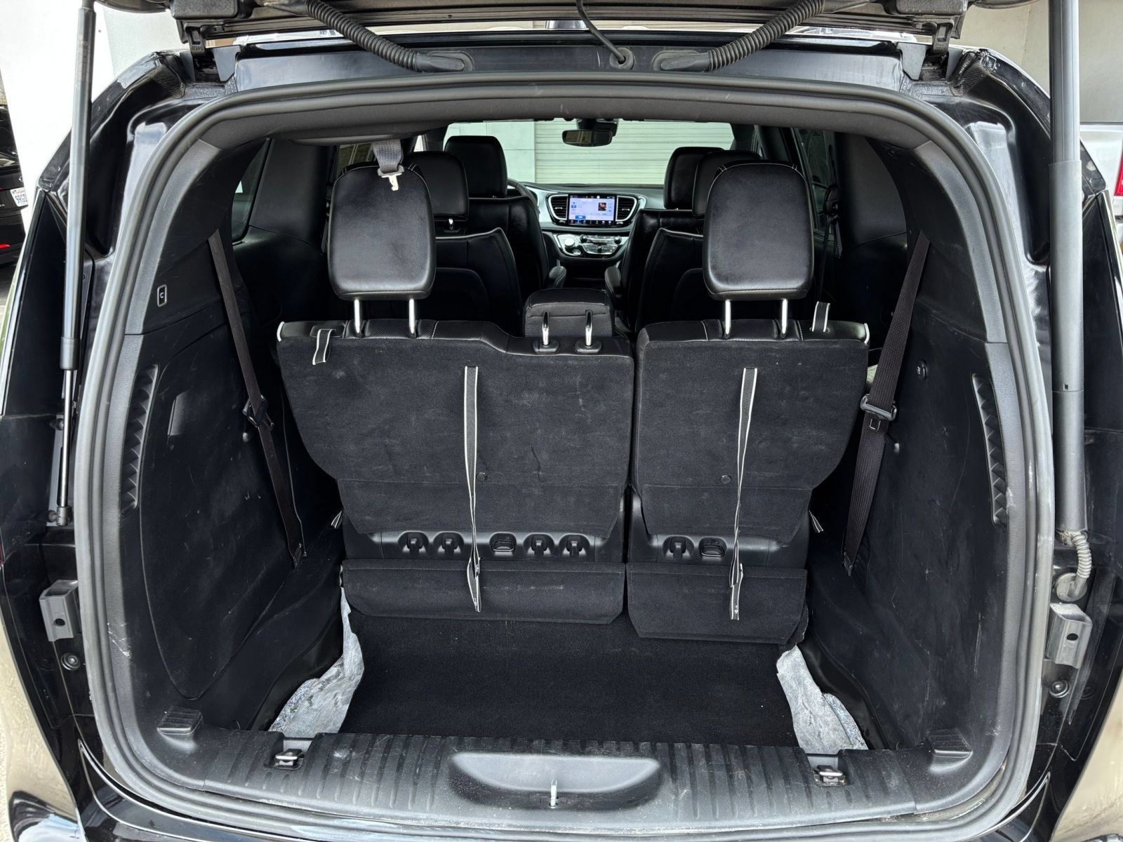 Used 2025 Chrysler Pacifica Limited FWD image 35
