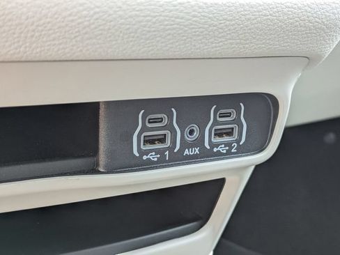 Used 2024 Chrysler Pacifica Touring-L AWD/4WD image 26