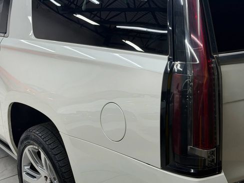 Used 2015 Cadillac Escalade ESV Premium AWD/4WD image 12