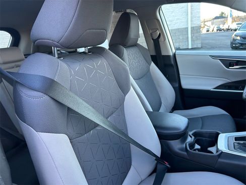Used 2021 Toyota RAV4 XLE image 16