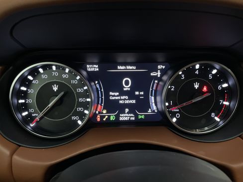 Used 2021 Maserati Levante image 18