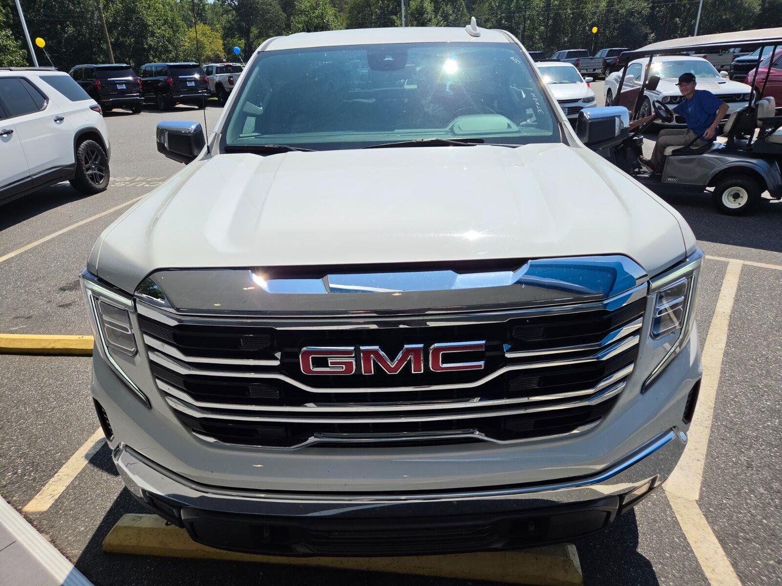 Used 2025 GMC Sierra 1500 SLT AWD/4WD image 2