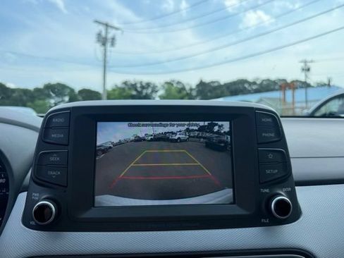 Used 2021 Hyundai Kona Limited AWD/4WD image 17