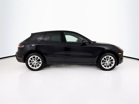 Used 2025 Porsche Macan image 8