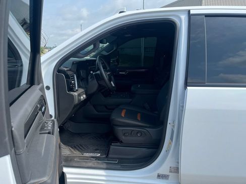 Used 2026 GMC Sierra 2500 AT4 w/ AT4 Preferred Package AWD/4WD image 6