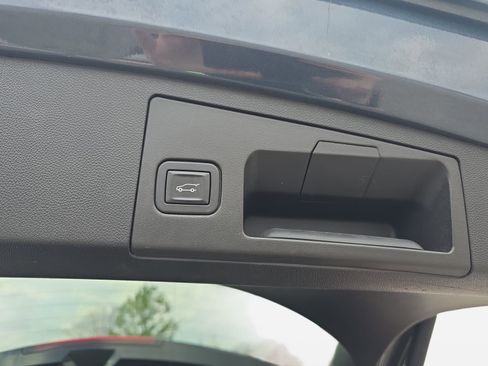 Used 2019 Cadillac XT4 Premium Luxury image 13