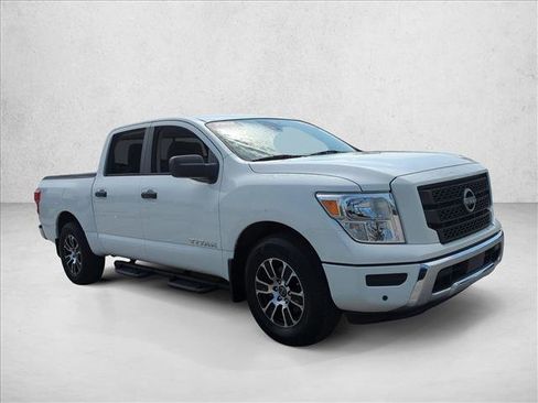 Used 2023 Nissan Titan SV w/ SV Convenience Package image 3