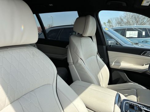 Used 2026 BMW X7 M60i image 34