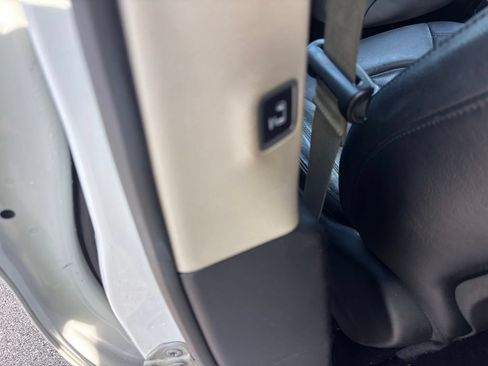 Used 2020 Chrysler Pacifica Touring-L FWD image 22