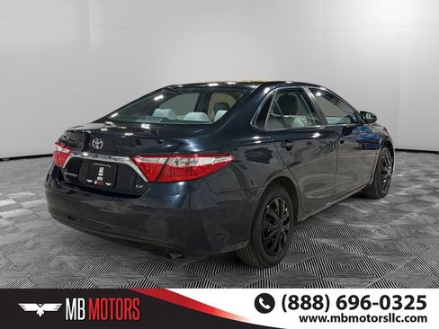 Used 2015 Toyota Camry LE image 3