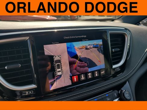 Used 2026 Chrysler Pacifica Select FWD image 17