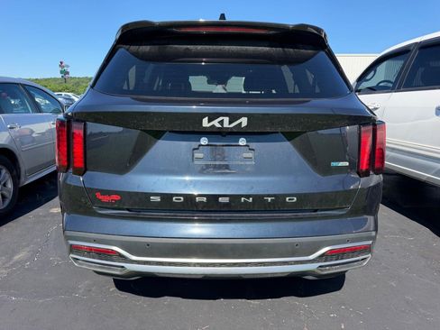 Used 2022 Kia Sorento S FWD image 3