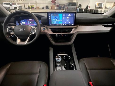 Certified 2025 Ford Explorer Active w/ Active Comfort Package image 14