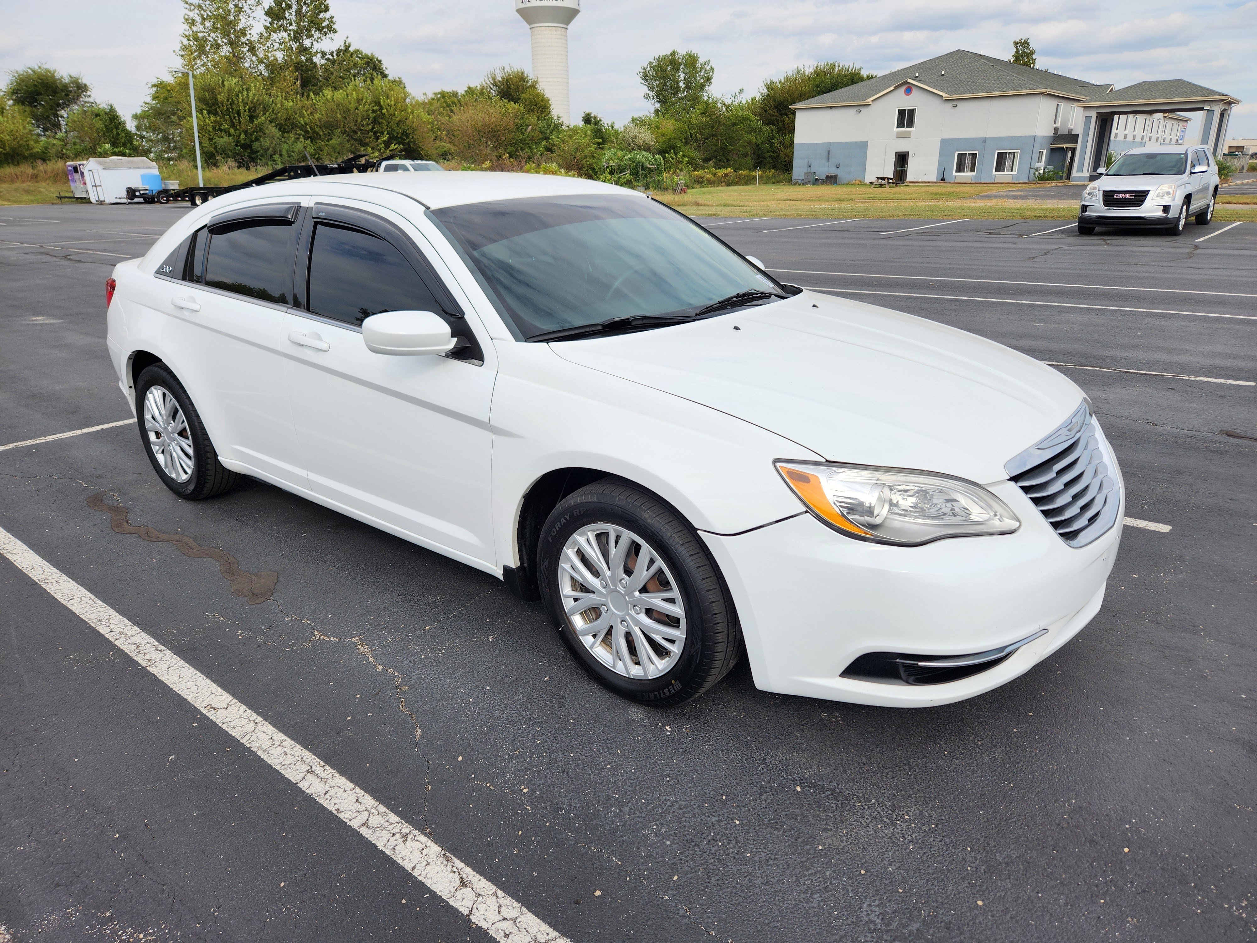 Used 2014 Chrysler 200 LX FWD image 9