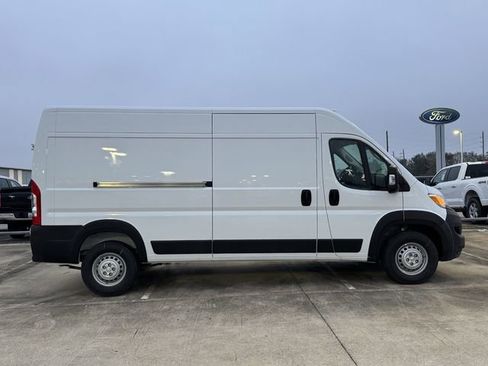 New 2025 RAM ProMaster 2500 w/ Convenience Group FWD image 3