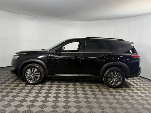 Used 2025 Nissan Pathfinder SV FWD image 11