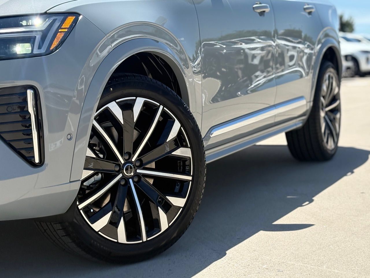New 2026 Volvo XC90 B6 Plus w/ Protection Package Premier AWD/4WD image 7