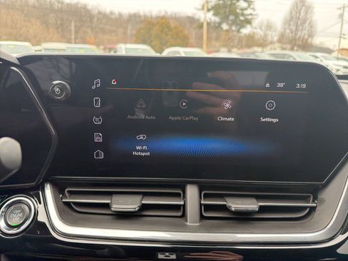 Used 2025 Chevrolet Trax RS w/ Sunroof Package image 14