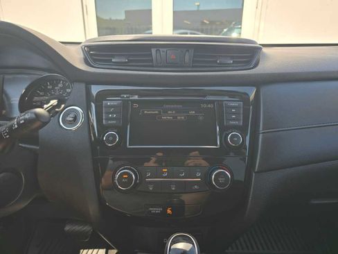 Used 2019 Nissan Rogue SV AWD/4WD image 12