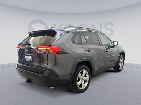 Used 2021 Toyota RAV4 XLE Premium AWD/4WD image 8