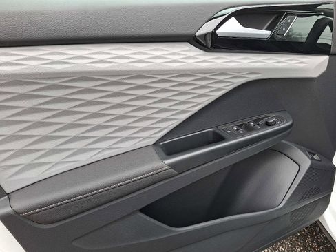 Used 2024 Volkswagen Taos S image 9