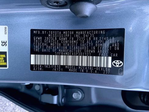 Used 2025 Toyota Corolla LE w/ Convenience Package image 31