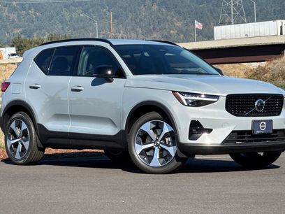 New 2026 Volvo XC40 B5 Plus w/ Protection Package Premier