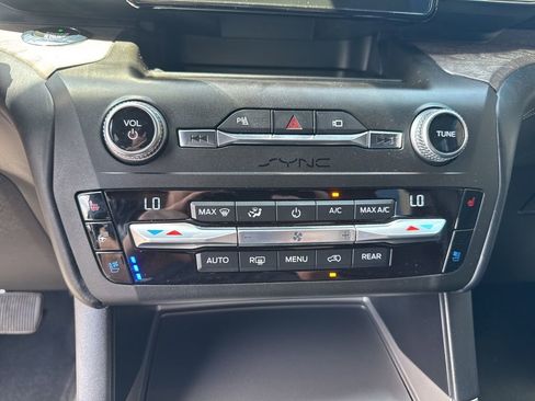 Used 2020 Ford Explorer Platinum AWD/4WD image 23