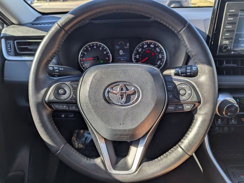 Used 2022 Toyota RAV4 XLE image 25