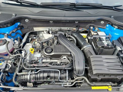 Certified 2025 Volkswagen Taos SE w/ Panoramic Sunroof Package image 18