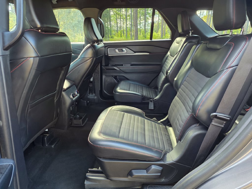 Used 2025 Ford Explorer ST-Line w/ Premium Package RWD image 15