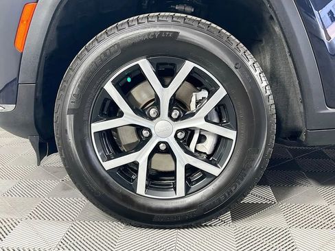 Used 2024 Jeep Grand Cherokee L Limited image 34