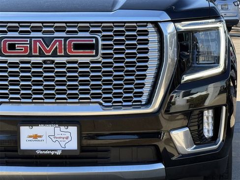 Used 2022 GMC Yukon XL Denali image 8