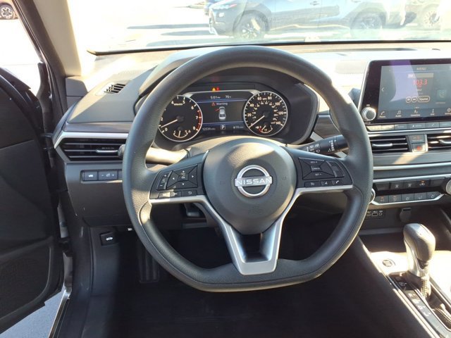 Used 2025 Nissan Altima 2.5 SV FWD image 7