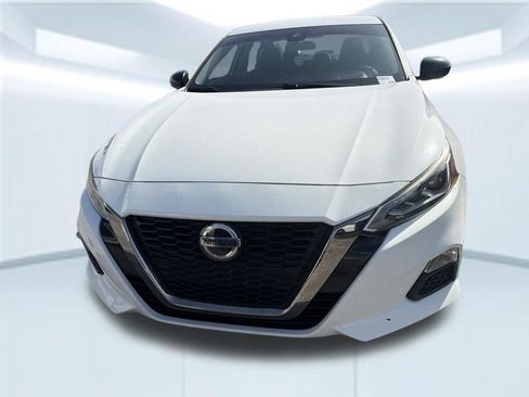 Used 2020 Nissan Altima 2.5 SR FWD image 2