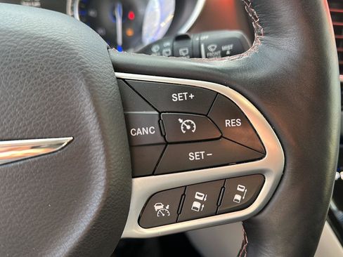 Used 2017 Chrysler Pacifica Touring-L Plus w/ Advanced Safetytec Group image 25