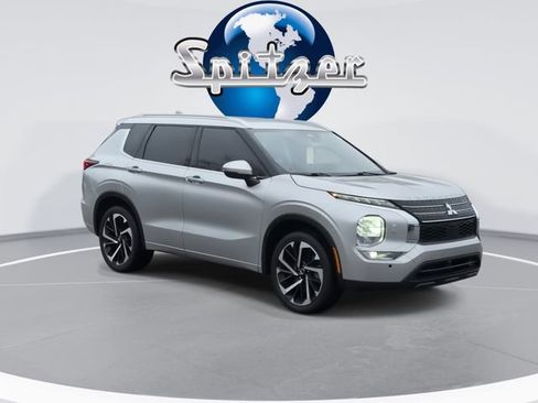 Used 2023 Mitsubishi Outlander SEL image 2