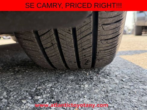 Used 2019 Toyota Camry SE w/ Convenience Package FWD image 11