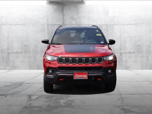 Used 2025 Jeep Compass Trailhawk AWD/4WD image 4