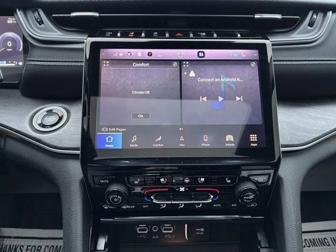 Used 2023 Jeep Grand Cherokee Limited w/ Luxury Tech Group II image 16