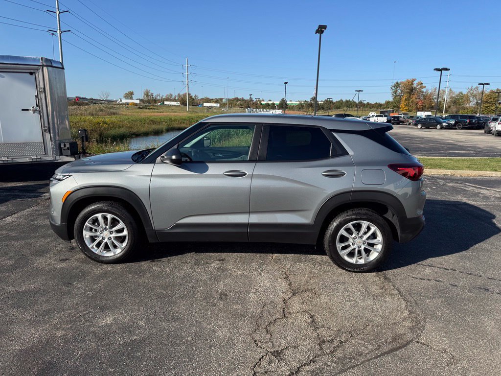 Used 2024 Chevrolet TrailBlazer LS w/ LS Convenience Package FWD image 4