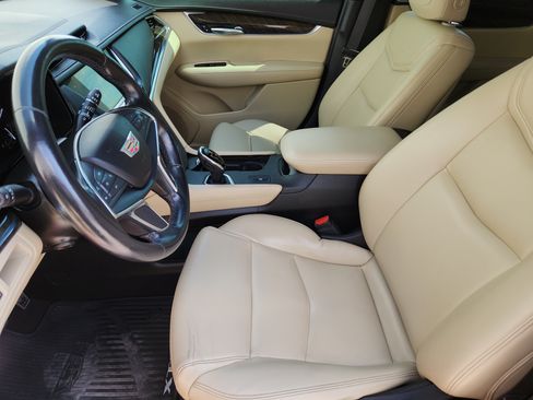 Used 2019 Cadillac XT5 FWD image 14