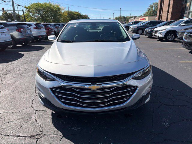 Certified 2019 Chevrolet Malibu LT w/ Leather Package FWD image 2
